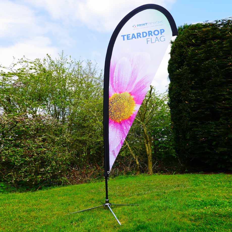 Image showing a teardrop flag used in a blog post by Printdesigns about promotional flags